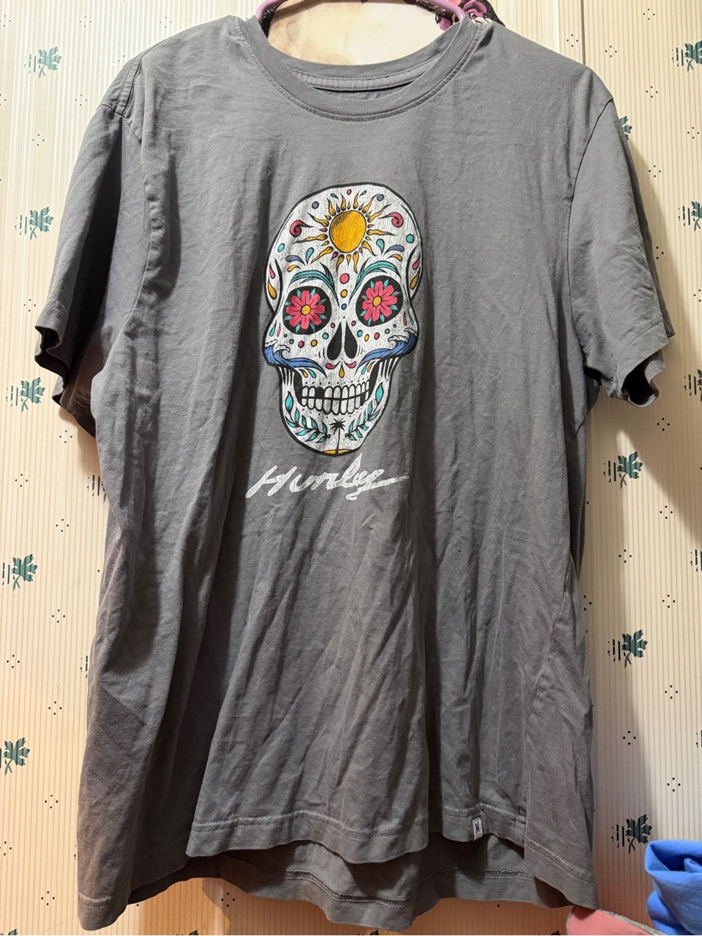 Hurley Gray Short-Sleeve Tee with Colorful Sugar Skull Graphic